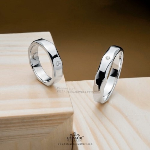 Cincin Tunangan Terindah